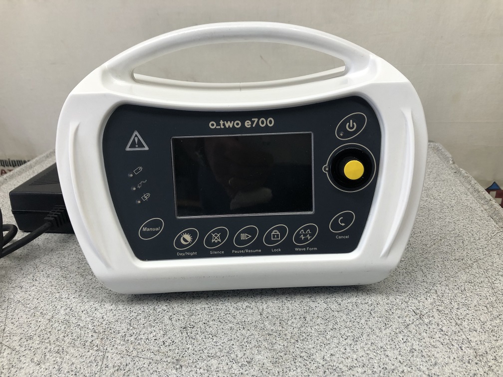 O-Two Medical Technologies e700 Ventilator (No Pole Clamp)