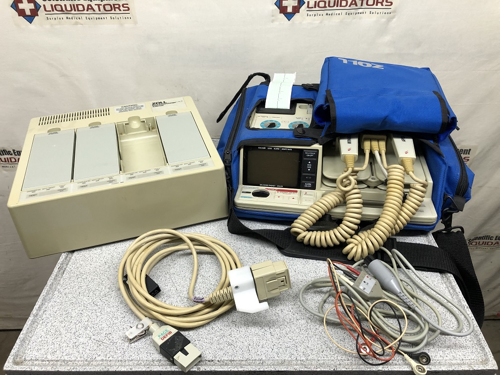 Zoll Pacemaker Defibrillator with Zoll Base Power Charger 4x4 Auto Test 