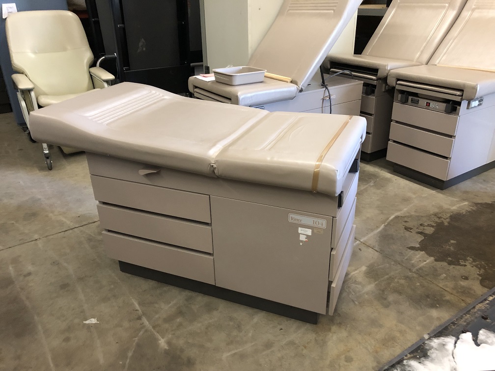 Ritter 104 Exam Table Right Side Drawers