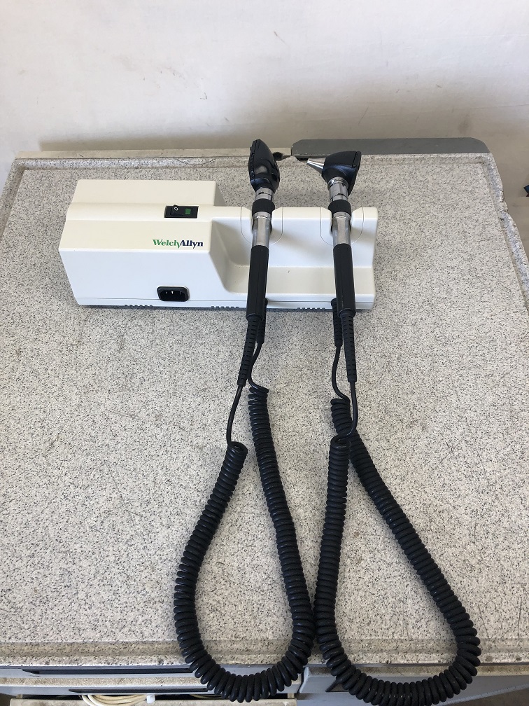 Welch Allyn 767 Oto/ Ophthalmoscope with Heads