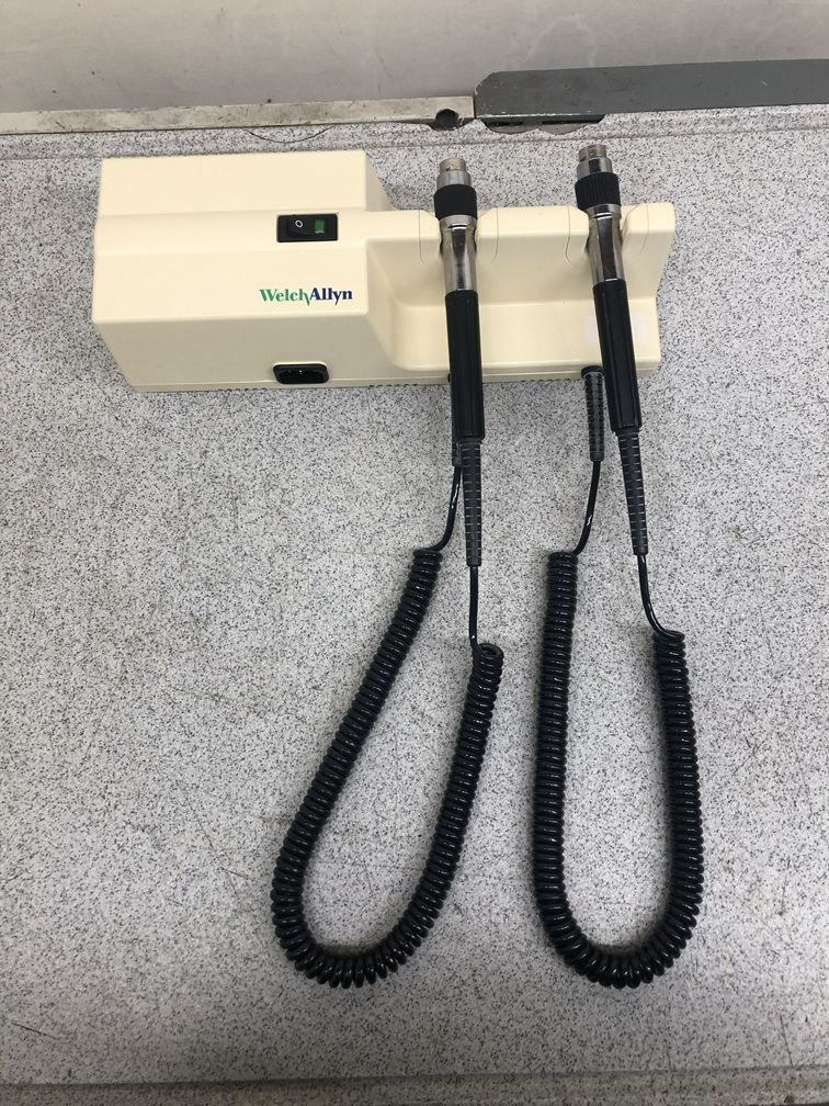 Welch Allyn 767 Oto/ Ophthalmoscope (No Heads)