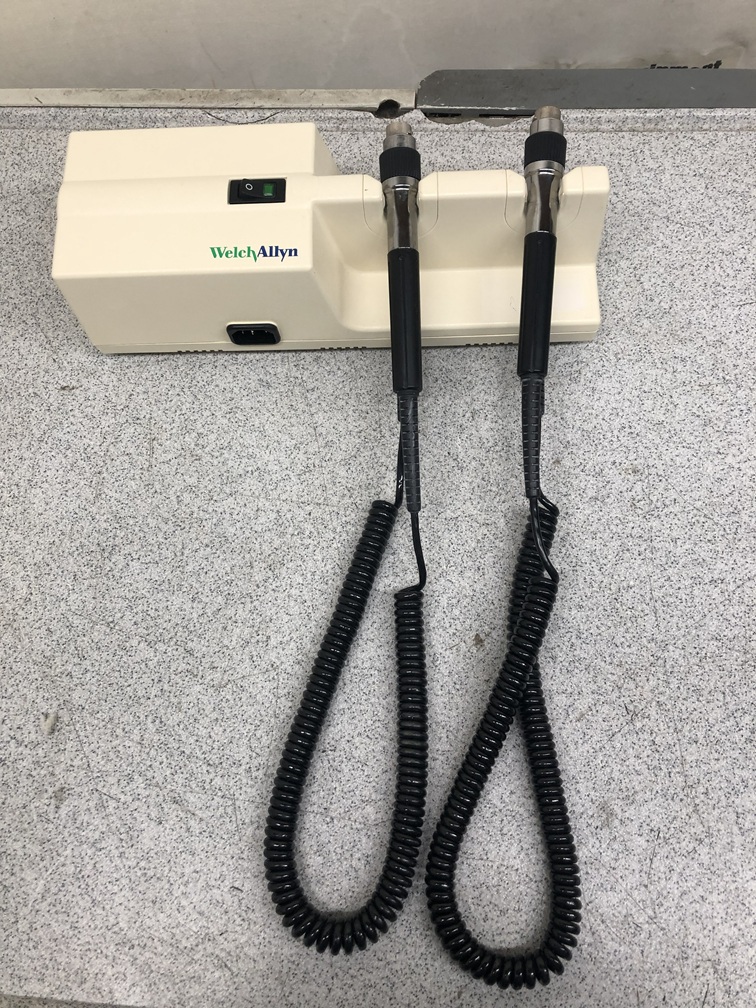 Welch Allyn 767 Oto/ Ophthalmoscope (No Heads)