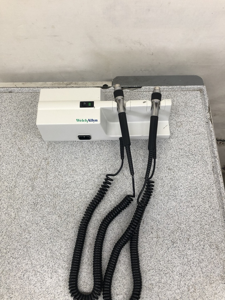 Welch Allyn 767 Oto/ Ophthalmoscope (No Heads)